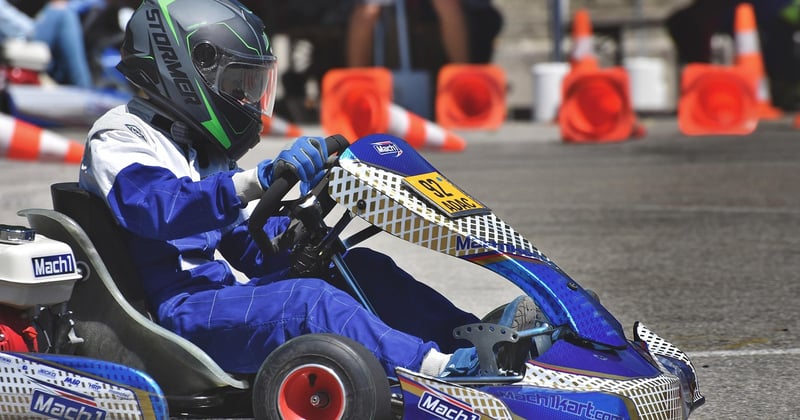 Gants de karting : lesquels choisir pour un pilotage précis et efficace ?
