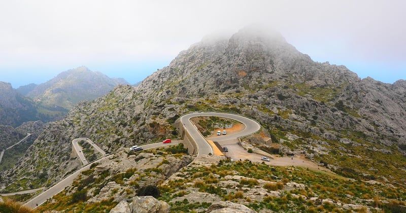 Virage serré : les erreurs de trajectoire les plus fréquentes et comment les éviter