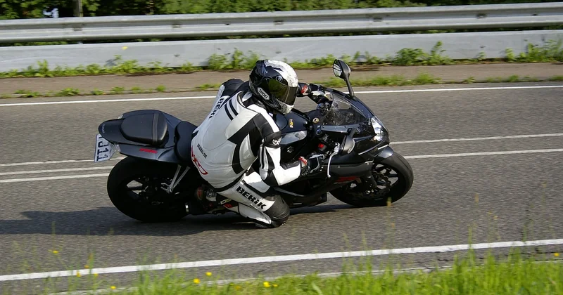 Erreurs spécifiques aux motos en virage serré
